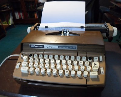 SCM Coronet Automatic 12 typewriter sm